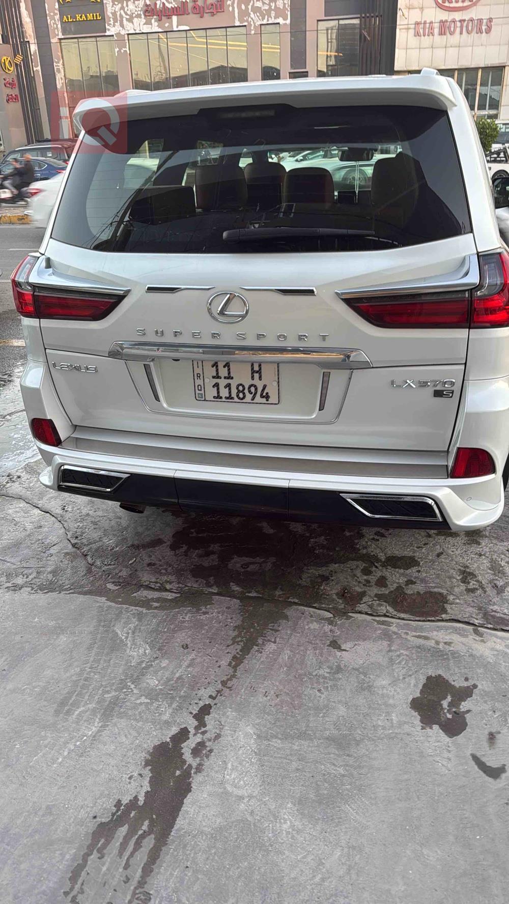 لێکزس LX
